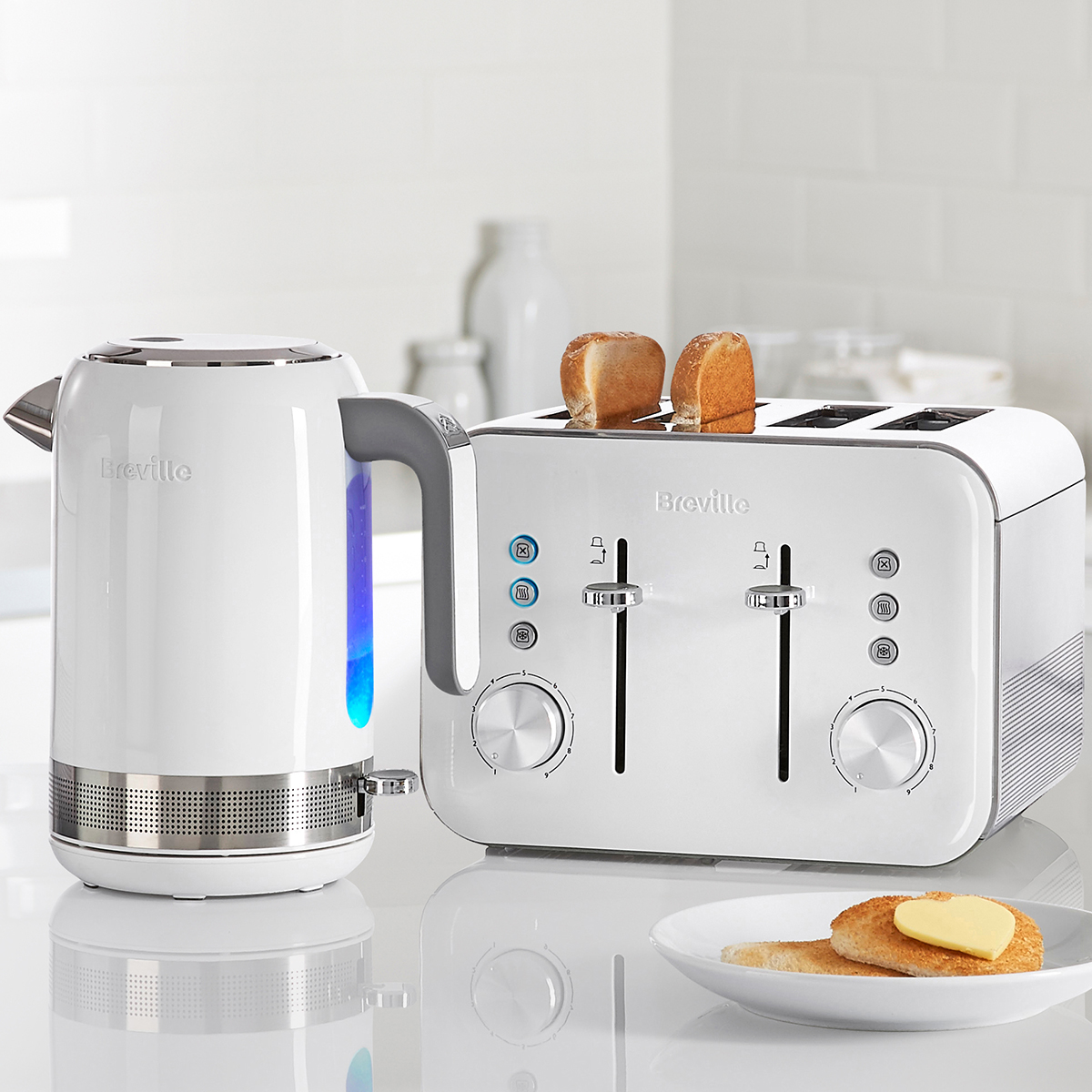 White High Gloss Collection 4 Slice Toaster VTT687 Breville